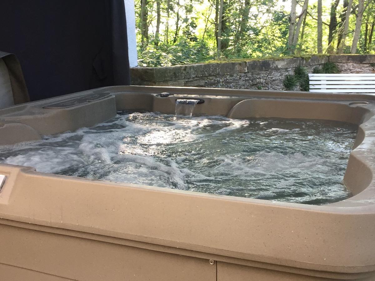 Unique Holiday Home In Virton With Jacuzzi Latour Exterior foto