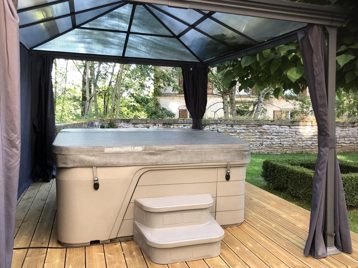 Unique Holiday Home In Virton With Jacuzzi Latour Exterior foto